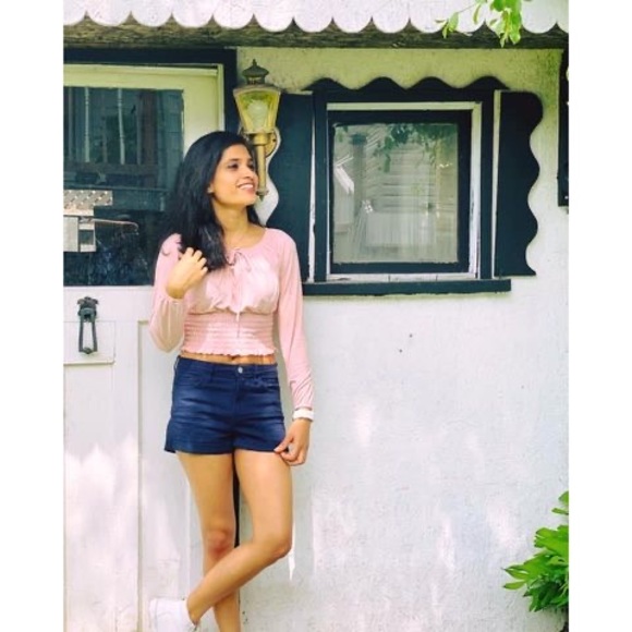 Meet your Posher, Rhea - Picture 1 of 1